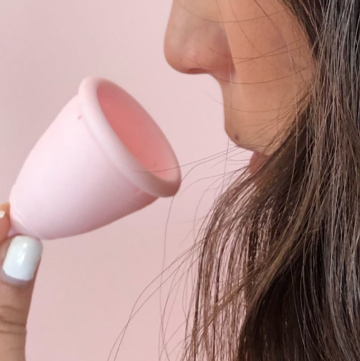 Mi copa/disco menstrual huele mal. ¿Cómo puedo quitar el mal olor?