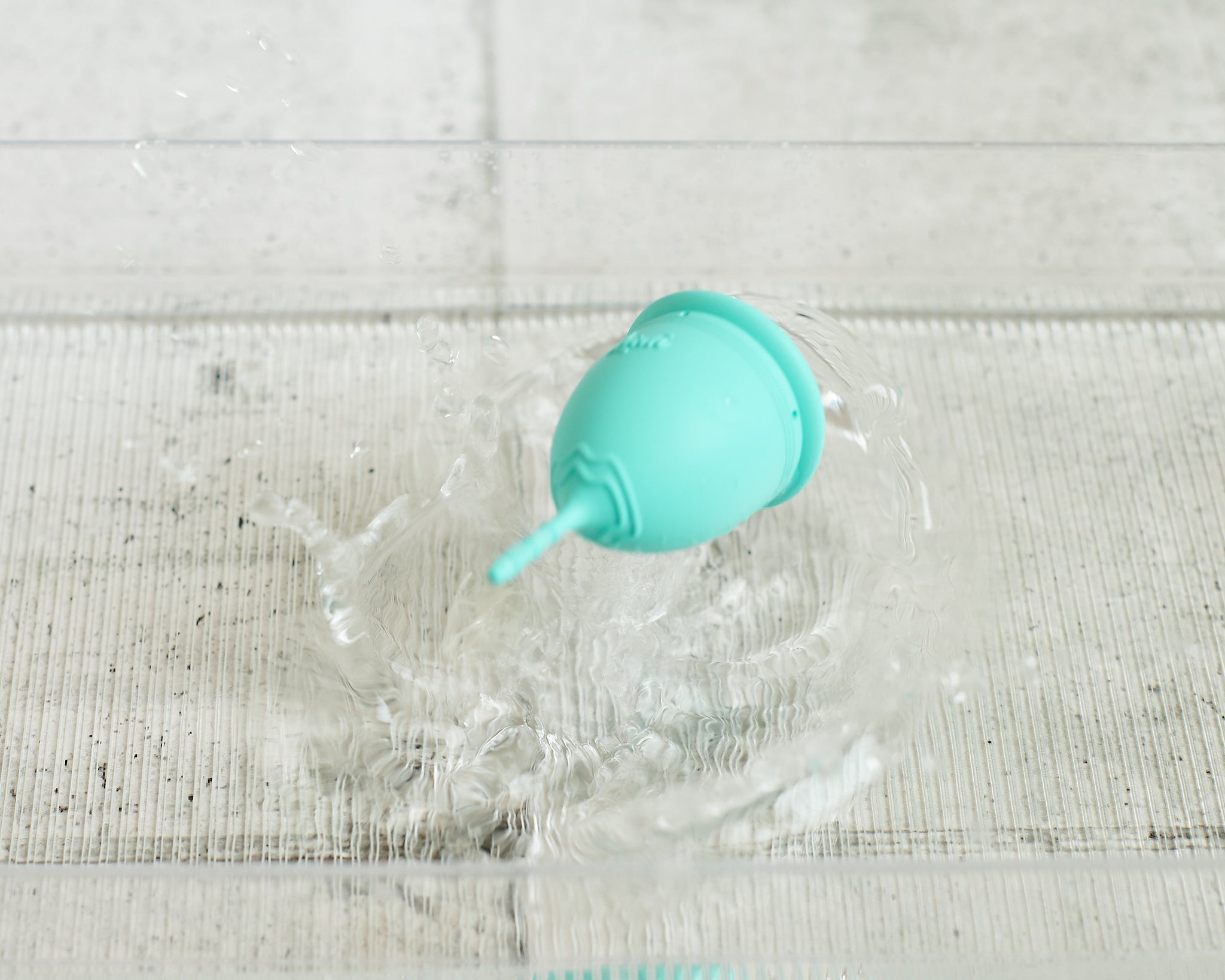 ¿Tu copa menstrual se cayó al escusado? 😅